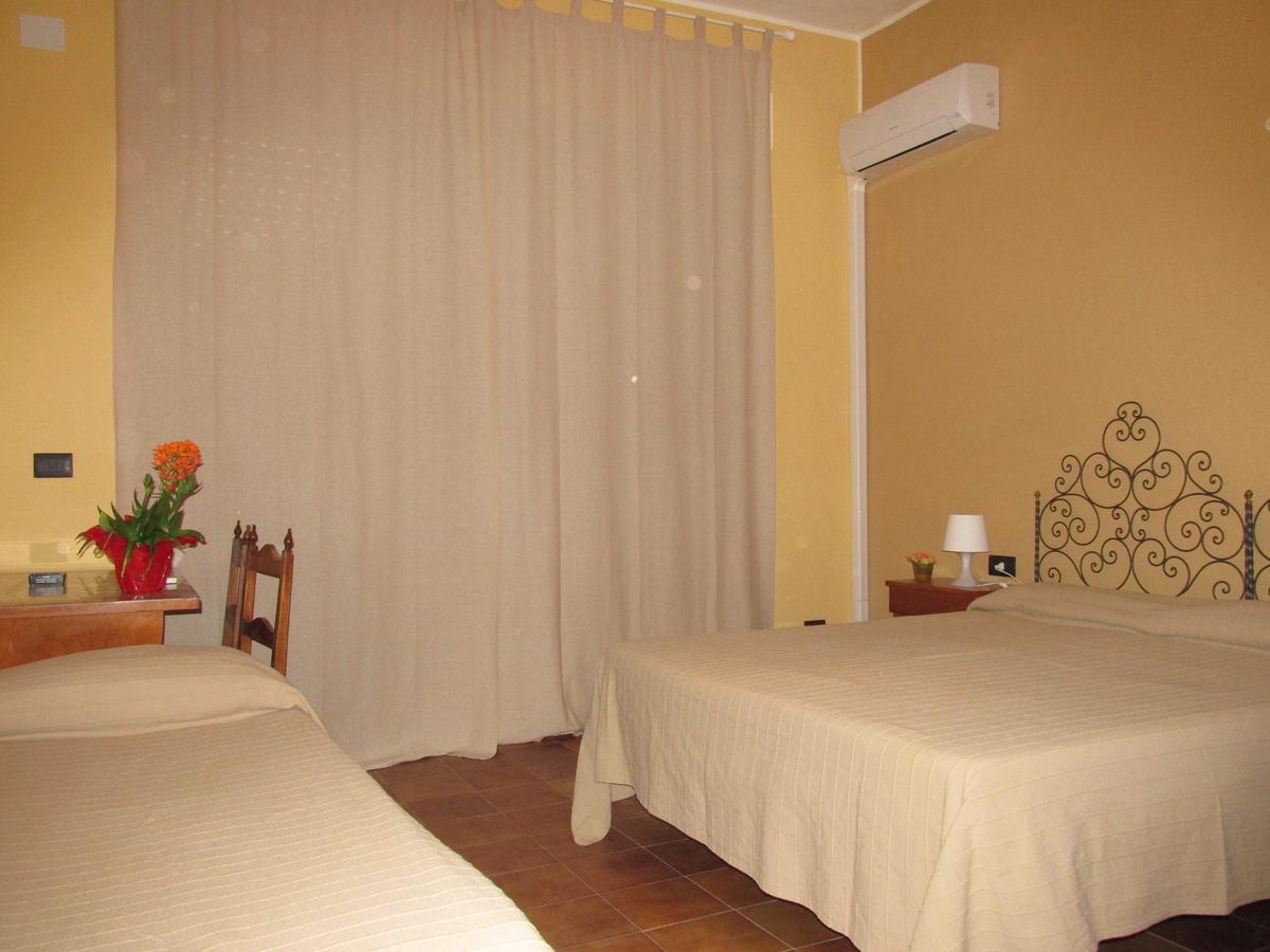 Hotel Panorama Di Sicilia Кастельмола Екстер'єр фото